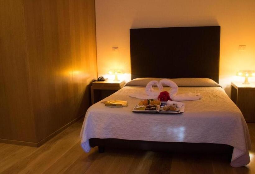 חדר דלוקס לשלושה, Country Hotel Le Querce