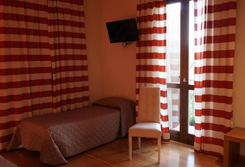 חדר סטנדרט לארבעה, Country Hotel Le Querce