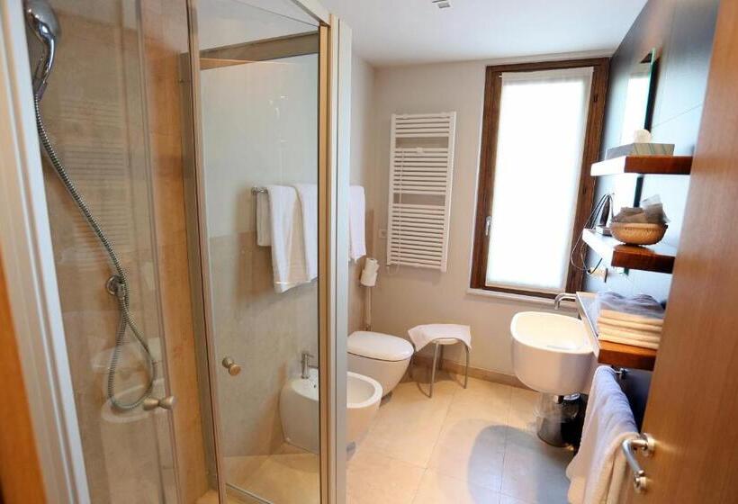 اتاق استاندارد چهار تخته, Country Hotel Le Querce