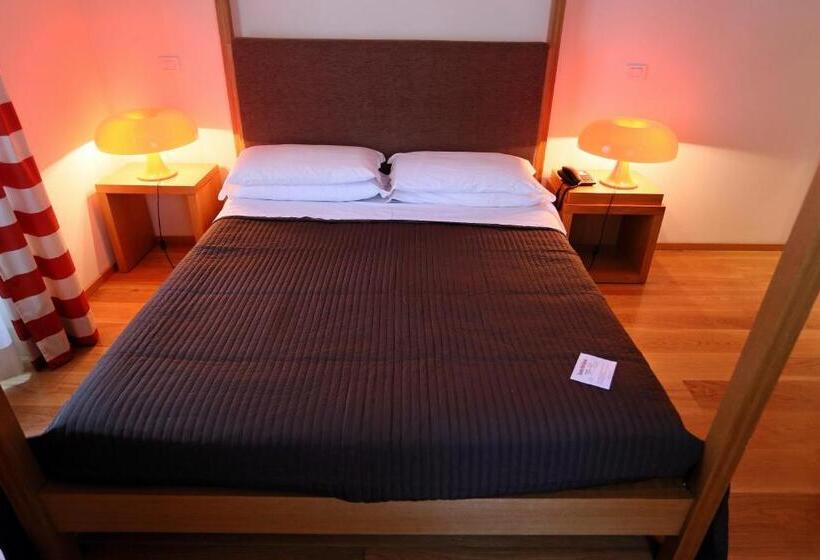 اتاق استاندارد چهار تخته, Country Hotel Le Querce
