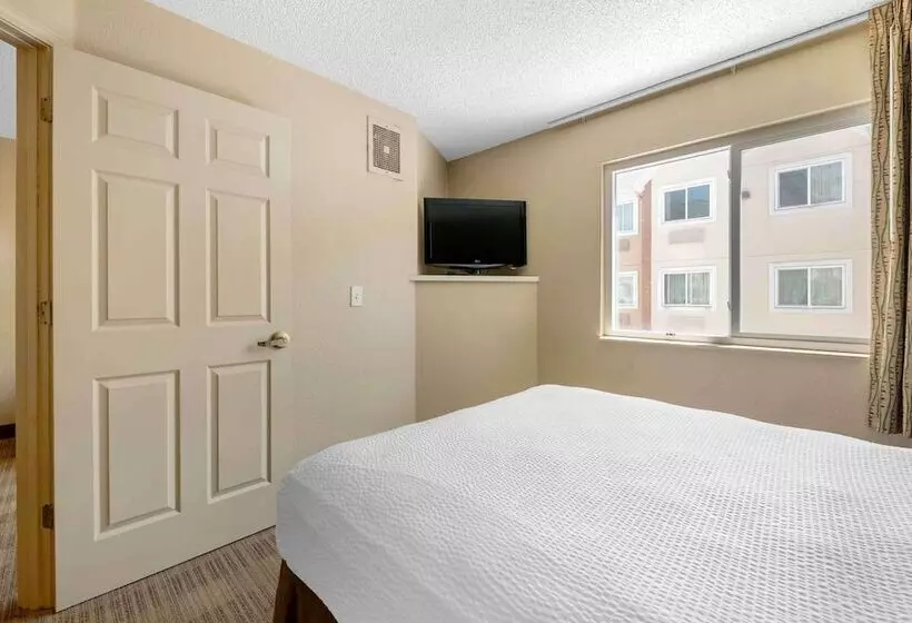 スイート, Extended Stay America Suites  Cincinnati  Blue Ash  Reed Hartman