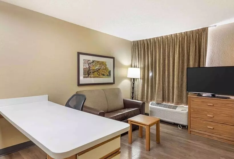 デラックススタジオ, Extended Stay America Suites  Cincinnati  Blue Ash  Reed Hartman