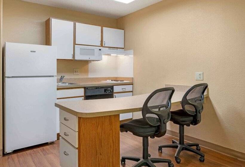 Студия Deluxe, Extended Stay America Suites  Cincinnati  Blue Ash  Reed Hartman