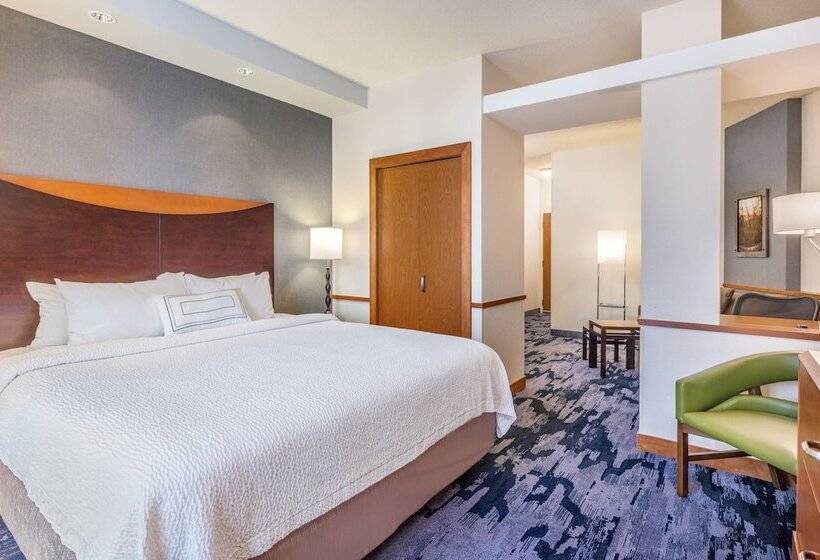 Полулюкс, Fairfield Inn And Suites By Marriott Madison East