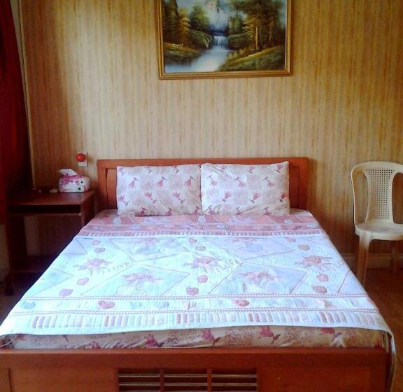 اتاق اکونومی, Regis