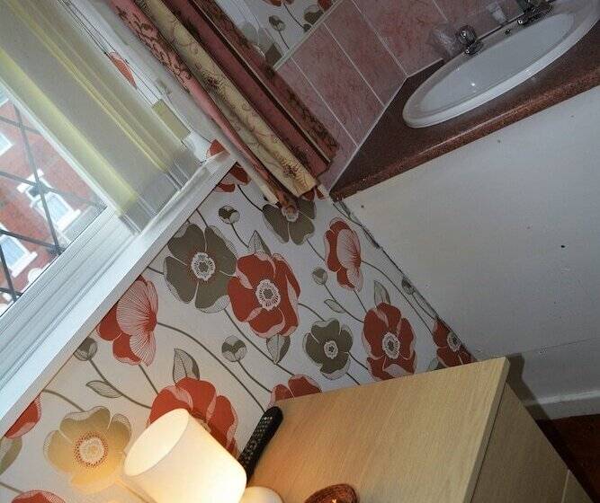 Quarto Estandar, The Albany