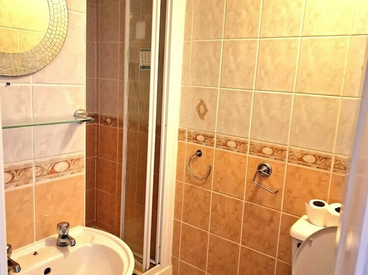 Quarto Triplo Estandar, The Albany