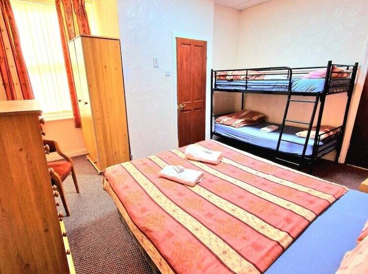 اتاق استاندارد چهار تخته, The Albany