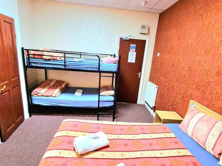 اتاق استاندارد چهار تخته, The Albany