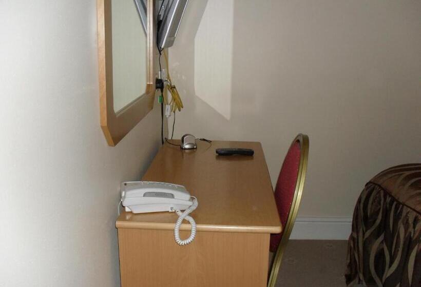 اتاق استاندارد, The Lawn