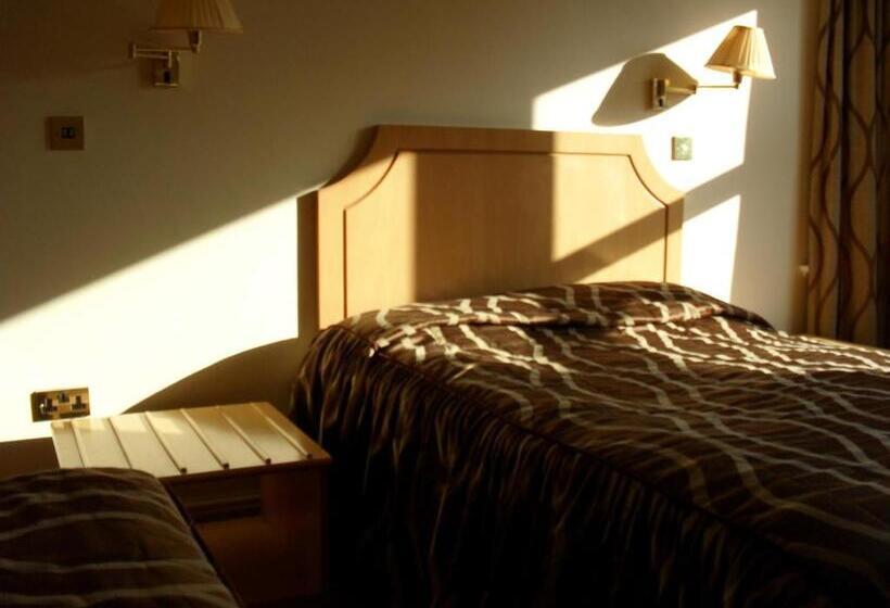 اتاق استاندارد, The Lawn