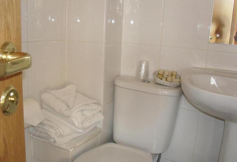 اتاق استاندارد, The Lawn