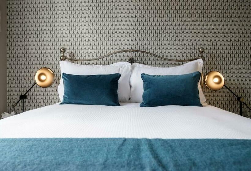 غرفة قياسية, The Swan