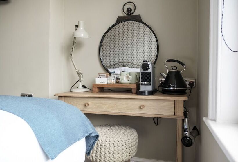 غرفة قياسية, The Swan