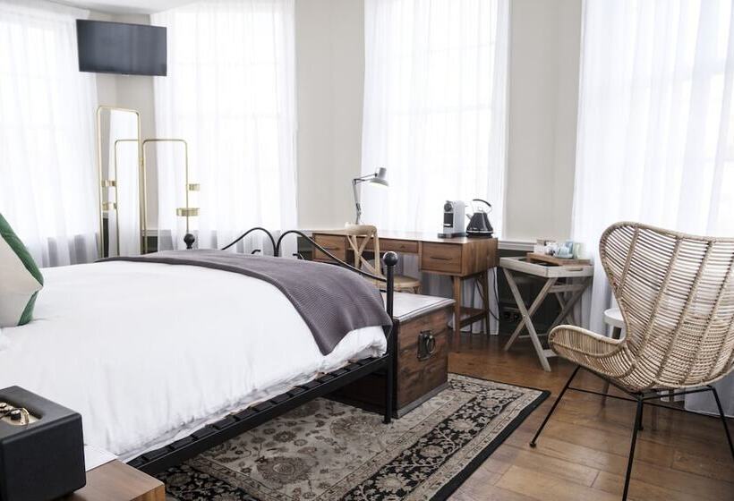 غرفة قياسية, The Swan