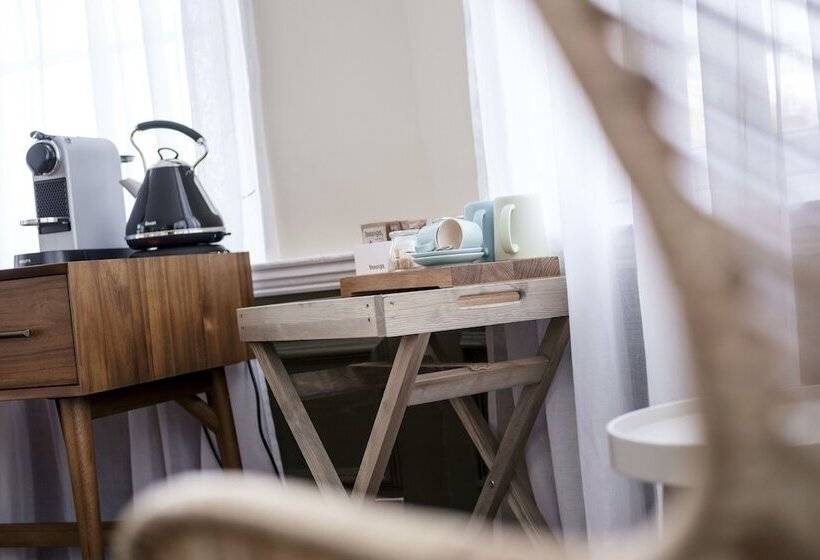 غرفة قياسية, The Swan