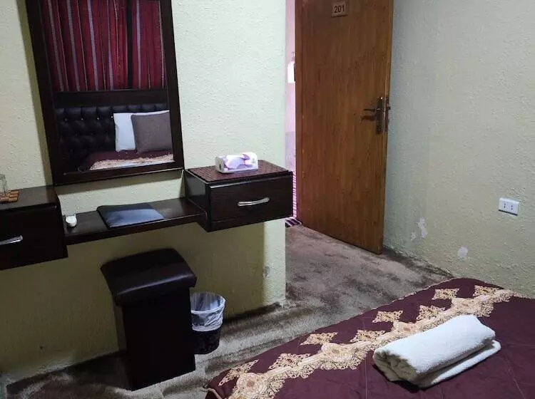 اتاق استاندارد یک نفره, Rocky Mountain Hotel