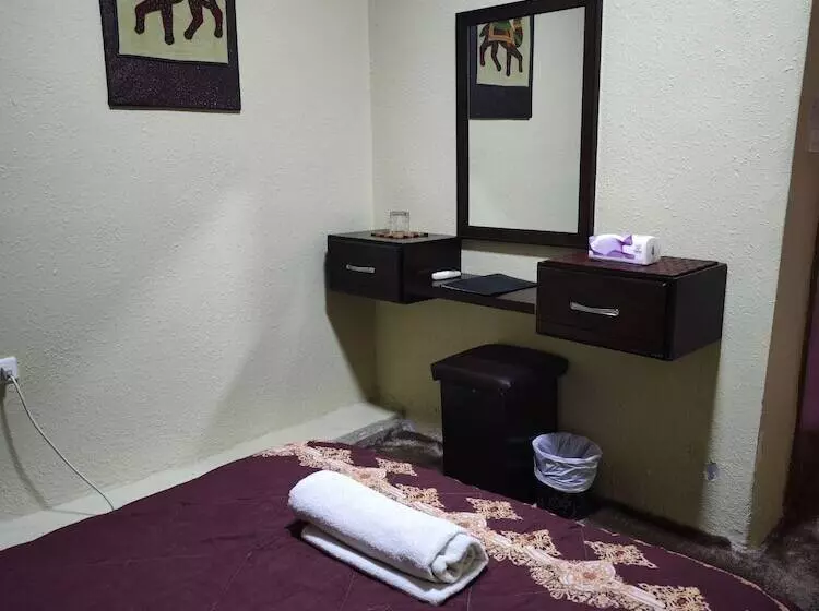 اتاق استاندارد یک نفره, Rocky Mountain Hotel