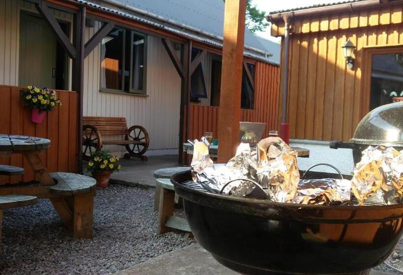 سرير فى غرفة مشتركة مزودة بحمام مشترك, Loch Ness Backpackers Lodge