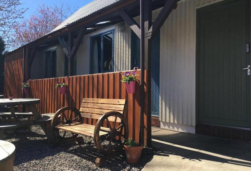 سرير فى غرفة مشتركة مزودة بحمام مشترك, Loch Ness Backpackers Lodge