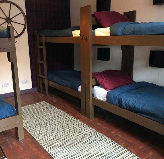 Кровать в Многоместном Номере с Общей Ванной, Loch Ness Backpackers Lodge