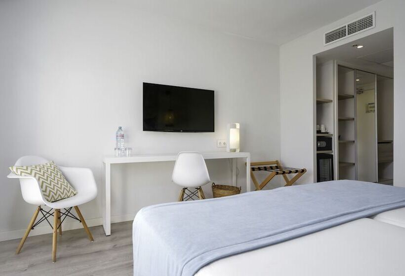 اتاق استاندارد با چشم‌انداز استخر, Aluasoul Mallorca Resort  Adults Only