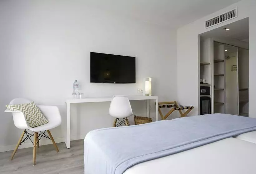 اتاق استاندارد با چشم‌انداز استخر, Aluasoul Mallorca Resort  Adults Only