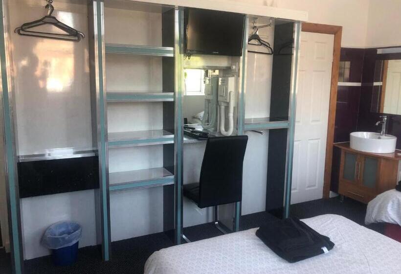 חדר משפחתי, Bentleys