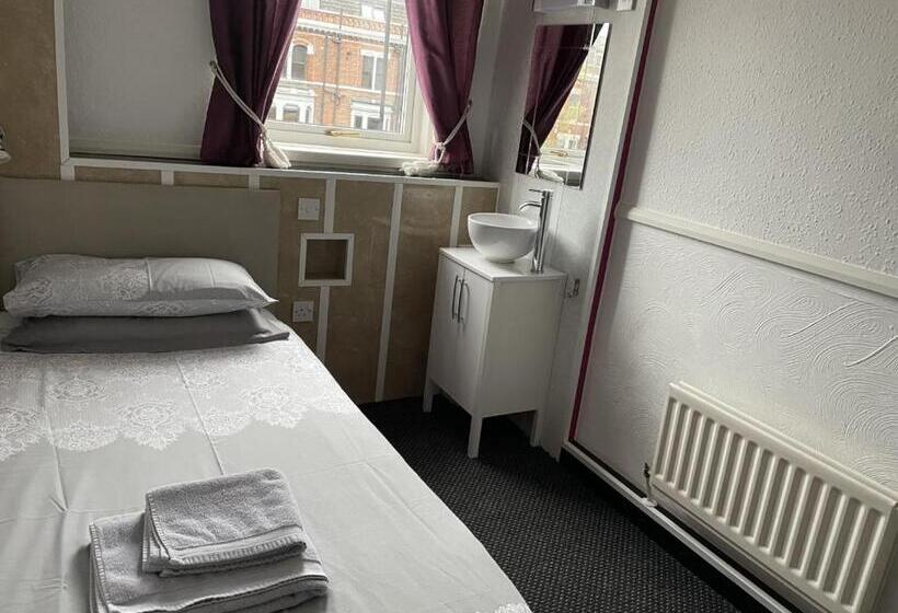 חדר סטנדרט יחיד, Bentleys