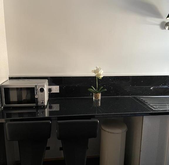 חדר דלוקס, Bentleys