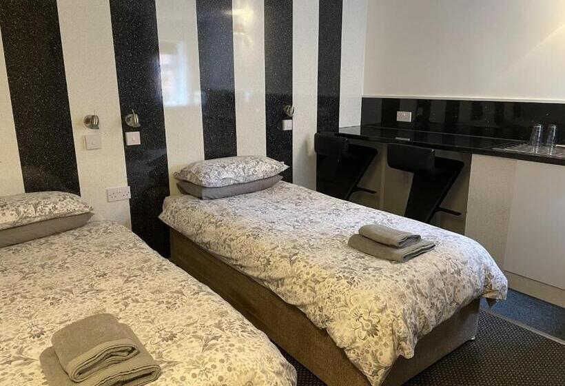 חדר דלוקס, Bentleys