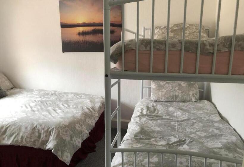 اتاق خانوادگی با سرویس بهداشتی مشترک, Melrose