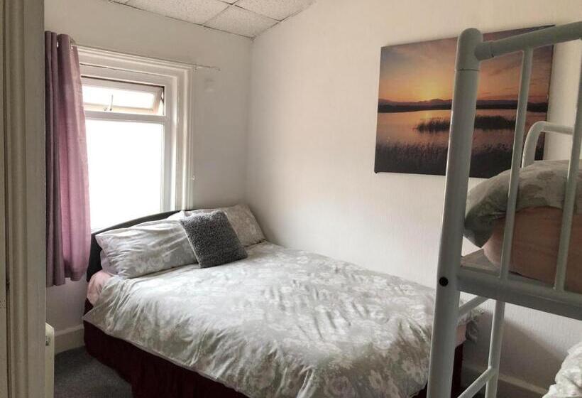 اتاق خانوادگی با سرویس بهداشتی مشترک, Melrose