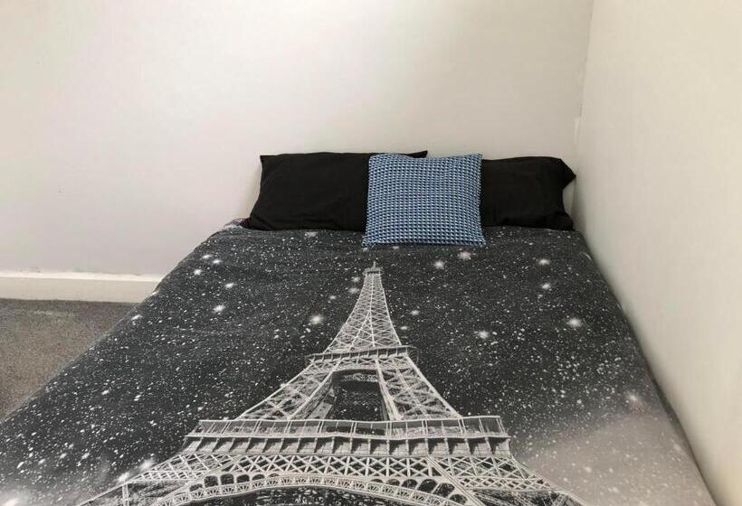 اتاق خانوادگی با سرویس بهداشتی مشترک, Melrose