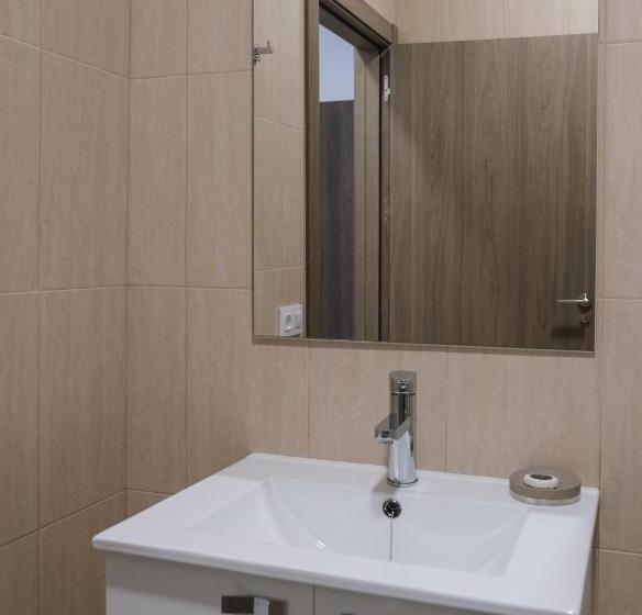 غرفة كومفورت ثلاثية, Hostal Tartessos