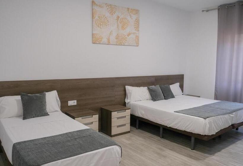 اتاق استاندارد سه نفره, Hostal Tartessos