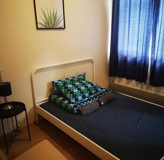 标准单人间, Birmingham Central Backpackers