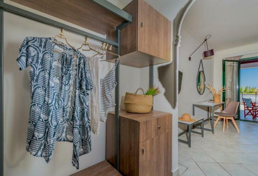 اتاق استاندارد با بالکن, Phoenix Beach