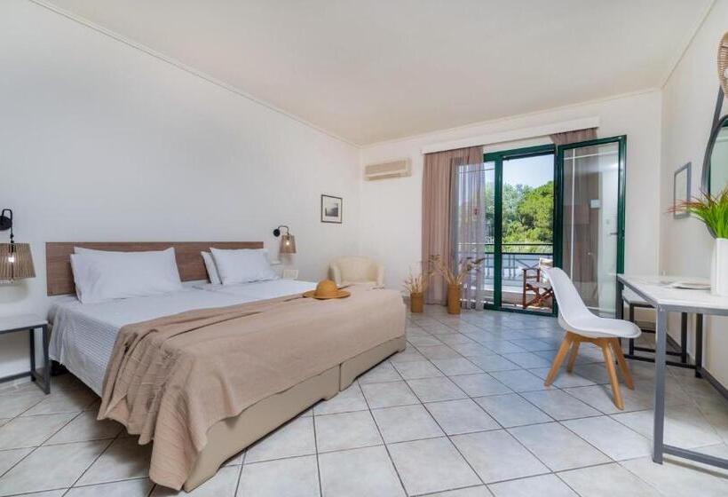 اتاق خانوادگی, Phoenix Beach