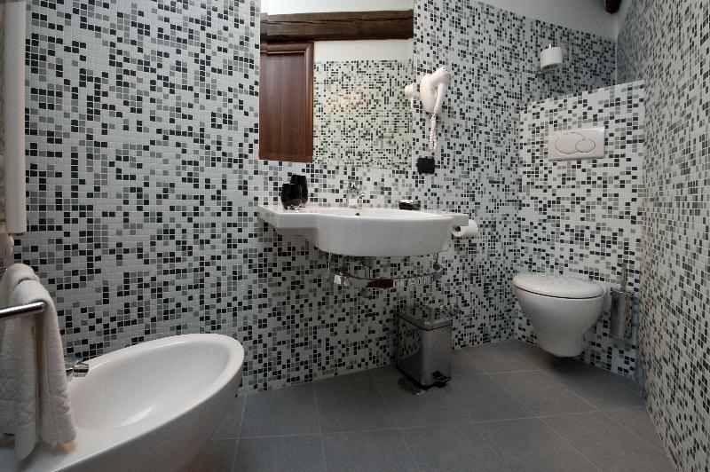 Standard Yhden Hengen Huone, Roma Tiburtina Metro