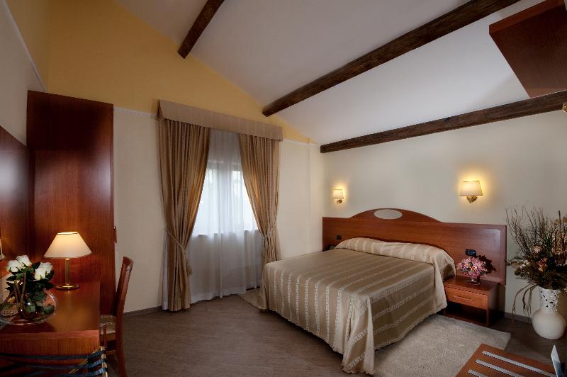 Standard Yhden Hengen Huone, Roma Tiburtina Metro