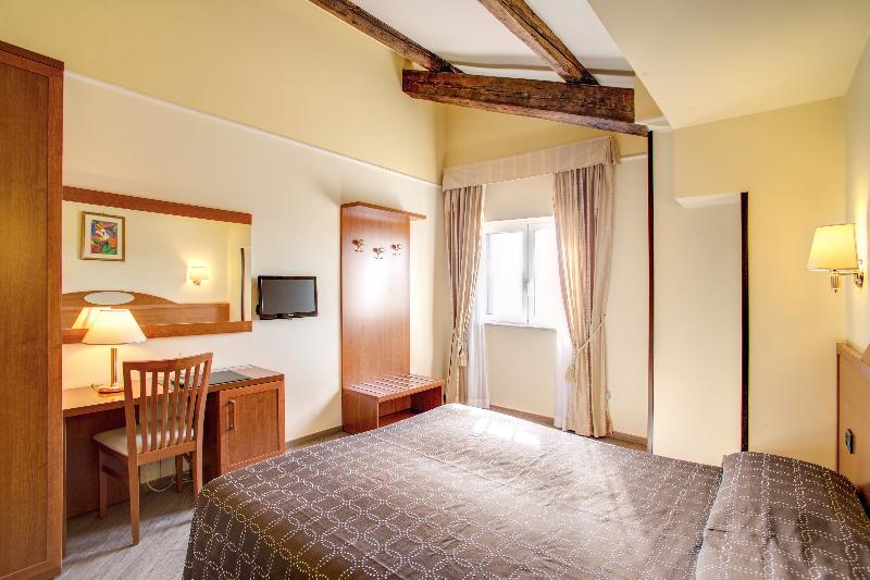 Standard Kolmen Hengen Huone, Roma Tiburtina Metro