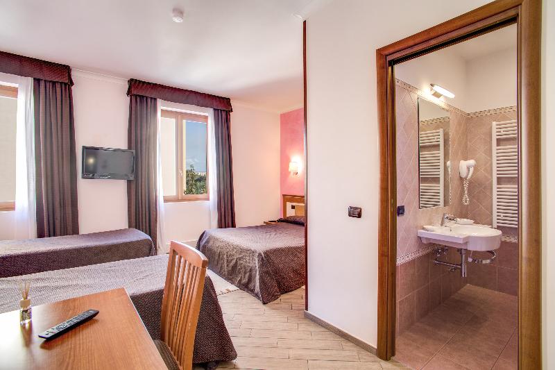 Standard Kolmen Hengen Huone, Roma Tiburtina Metro