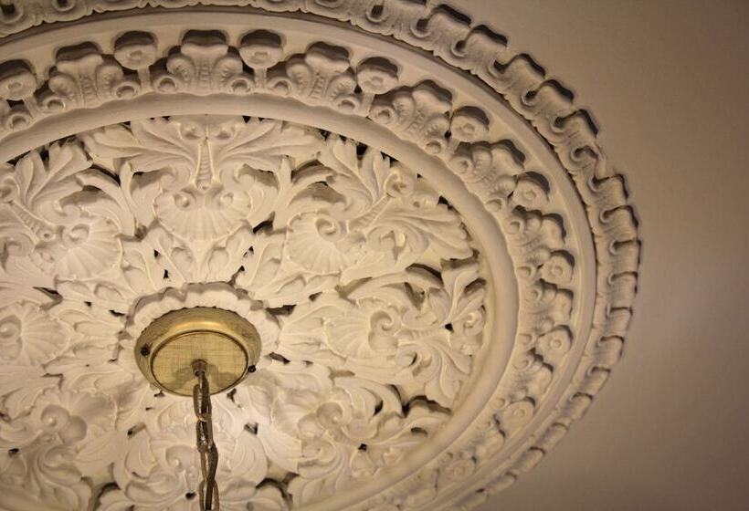 חדר משפחתי, The Sandaig