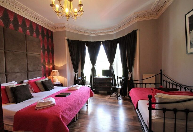 חדר משפחתי, The Sandaig