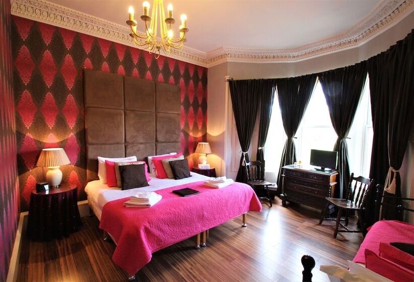 חדר משפחתי, The Sandaig