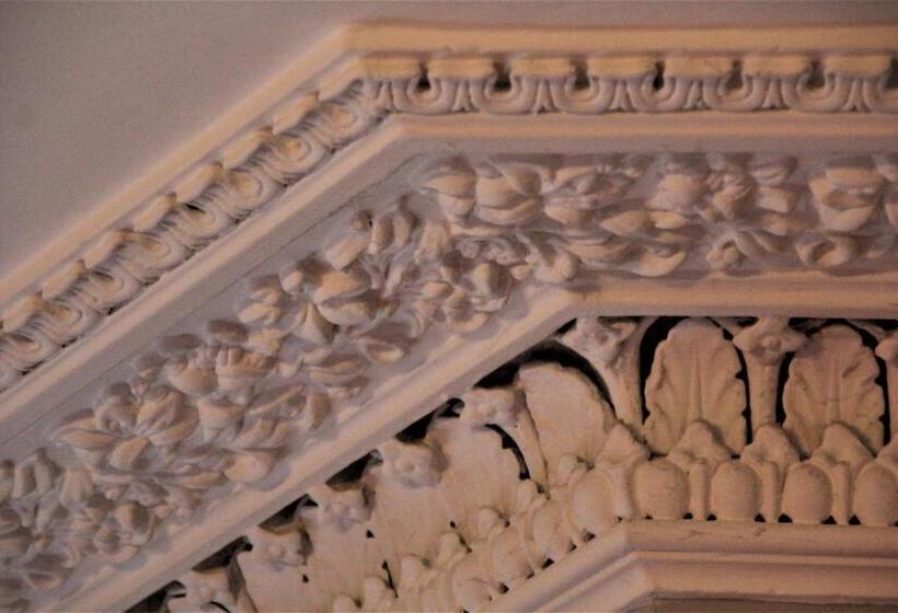 חדר משפחתי, The Sandaig