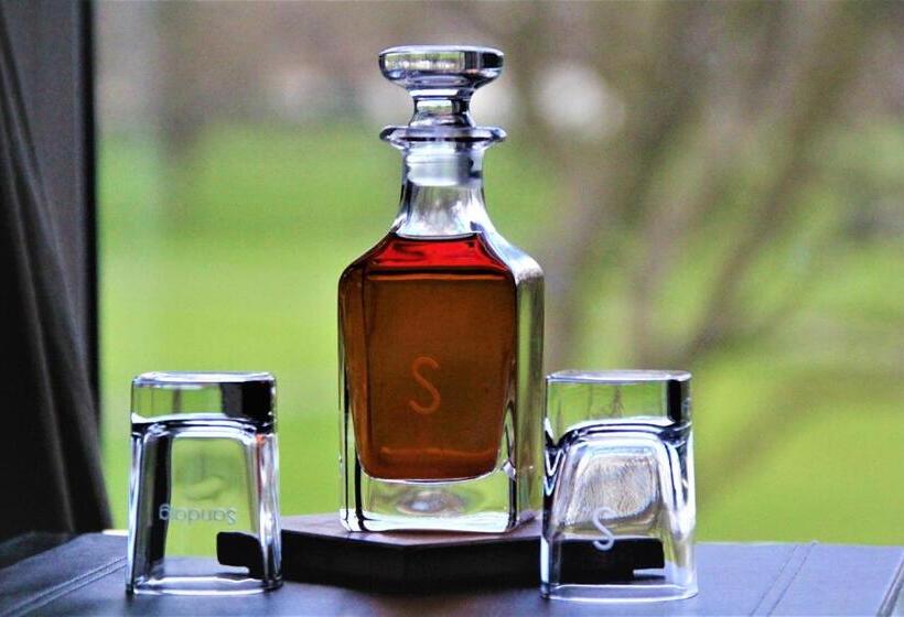 חדר משפחתי, The Sandaig