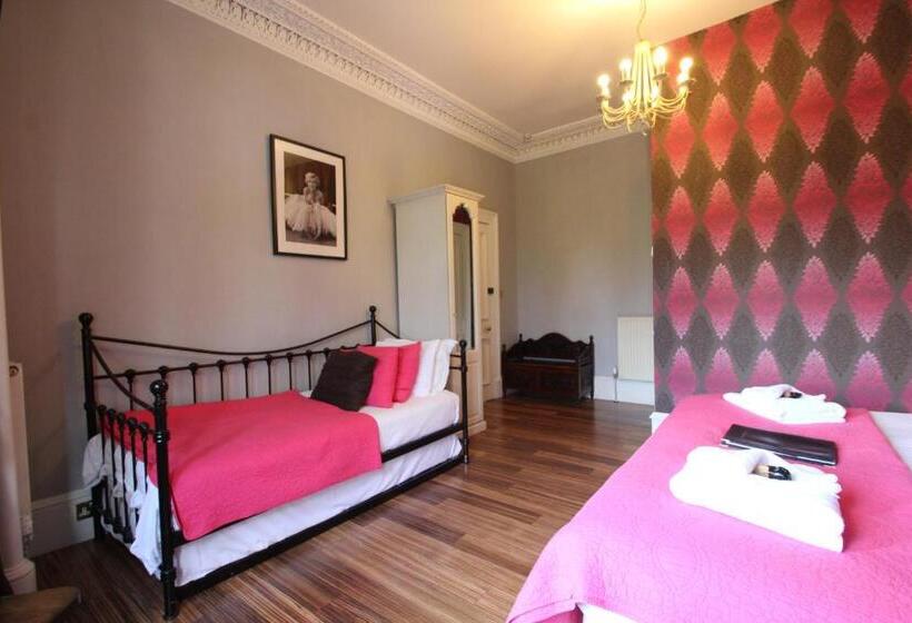 חדר משפחתי, The Sandaig