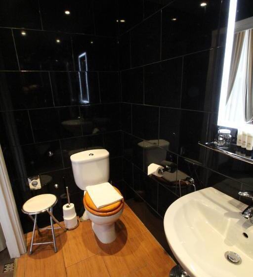 חדר משפחתי דלוקס, The Sandaig